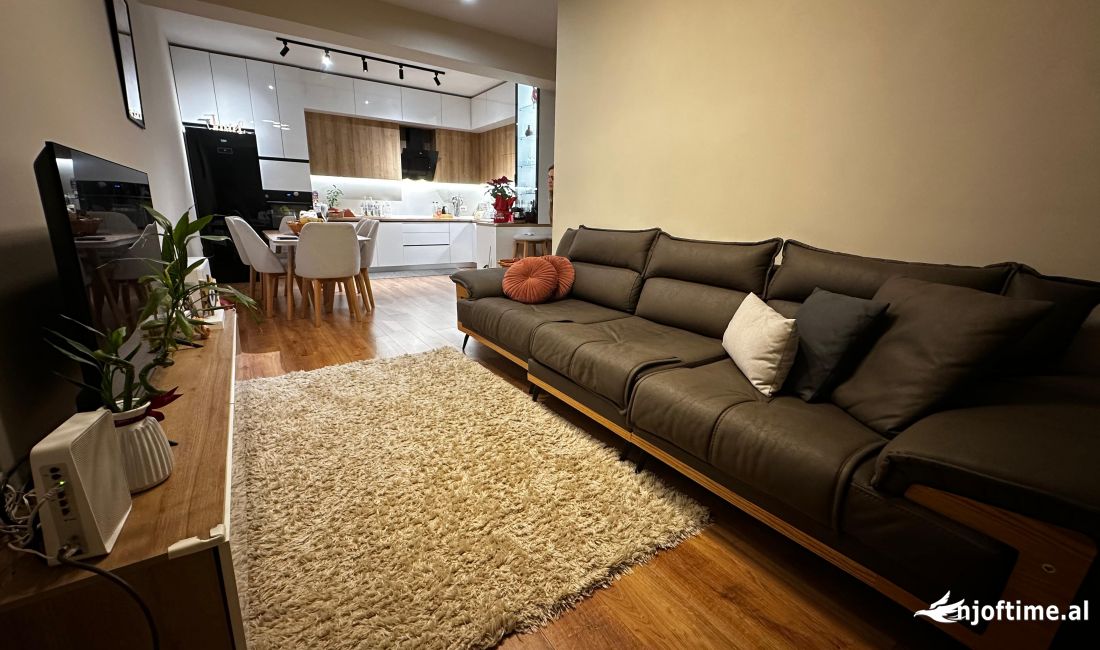 Shtepi ne shitje Apartament ne Tirane, 2+1, Mobilimi E mobiluar, Pagesa 209,500  Euro.