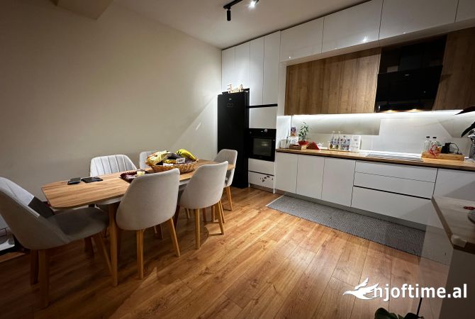 Shtepi ne shitje Apartament ne Tirane, 2+1, Mobilimi E mobiluar, Pagesa 209,500  Euro.