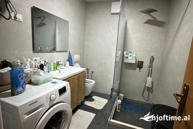 Shtepi ne shitje Apartament ne Tirane, 2+1, Mobilimi E mobiluar, Pagesa 209,500  Euro.