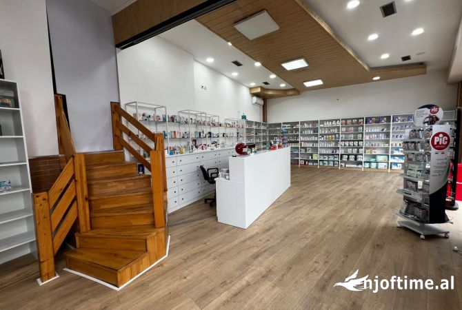 Ambiente Commerciale in Affitto 1+1 a Tirana - 1,200 Euro