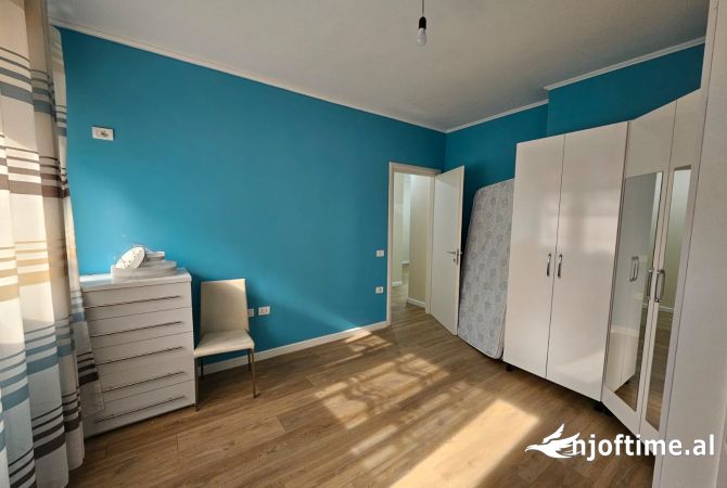Shtepi ne shitje Apartament ne Tirane, 3+1, Mobilimi E mobiluar, Pagesa 250,000  Euro.