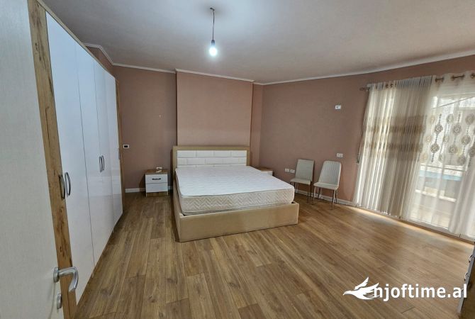 Shtepi ne shitje Apartament ne Tirane, 3+1, Mobilimi E mobiluar, Pagesa 250,000  Euro.