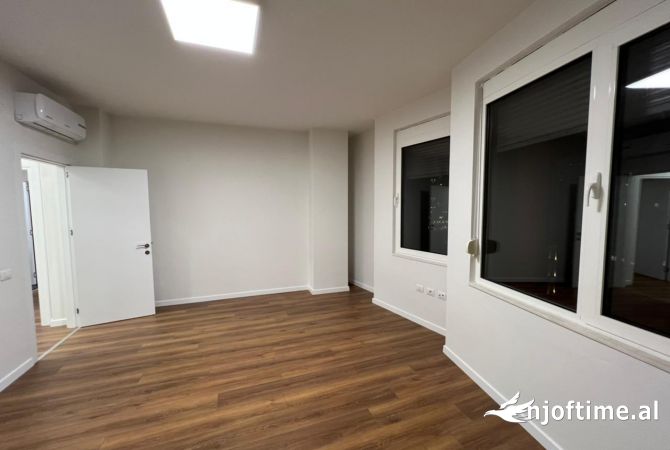 Ambient zyre per qira, prane Toptanit