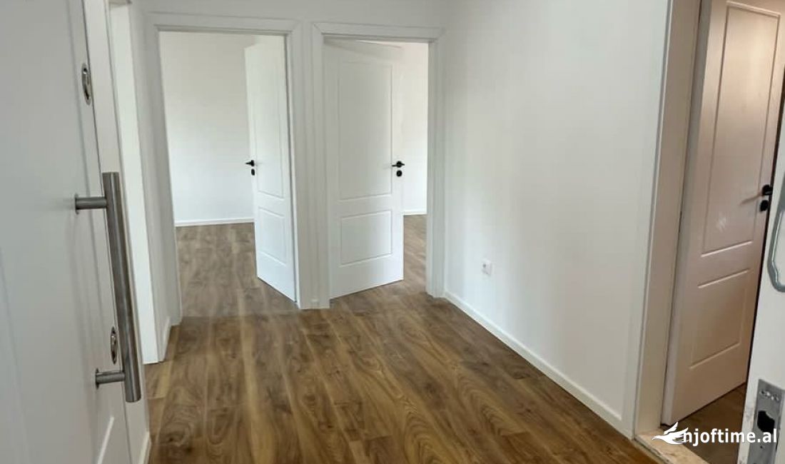 Shtepi ne shitje Apartament ne Tirane, 2+1, Mobilimi Bosh, pa mobiluar, Pagesa 148,000  Euro.