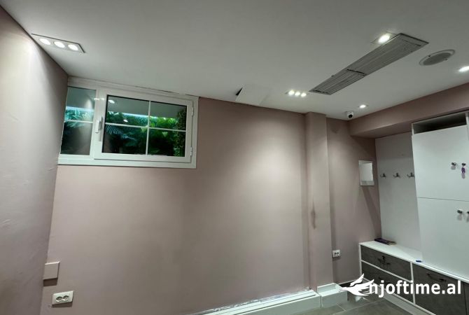 Ambient klinike estetike dhe parukeri, Petro Nini