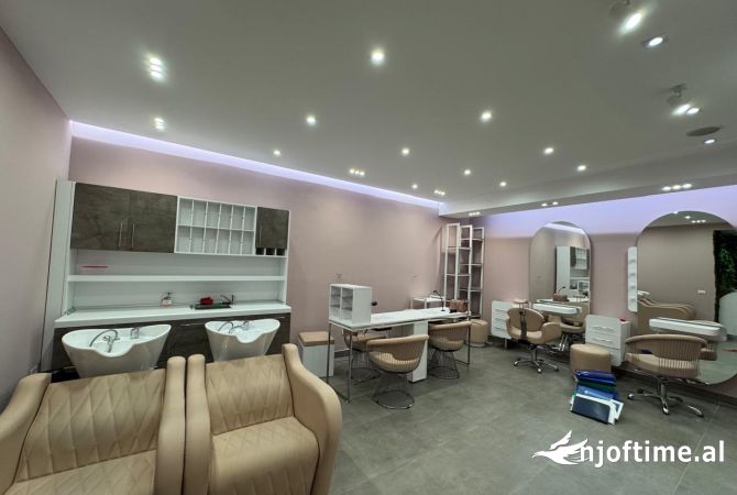 Ambient klinike estetike dhe parukeri, Petro Nini