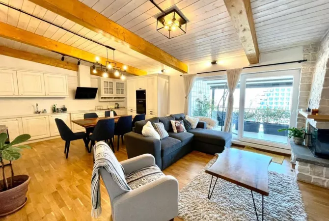 Penthouse ne shitje, Prane Liqenit Artificial