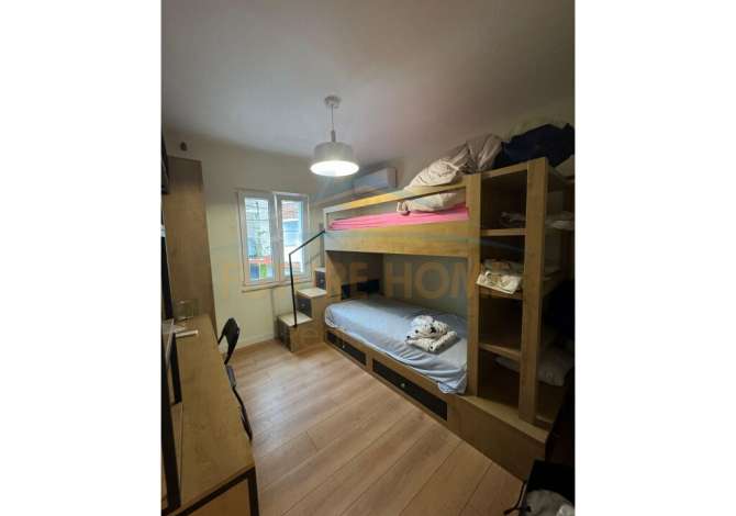 Shtepi ne shitje Apartament ne Tirane, 3+1, Mobilimi E mobiluar, Pagesa 220,000  Euro.