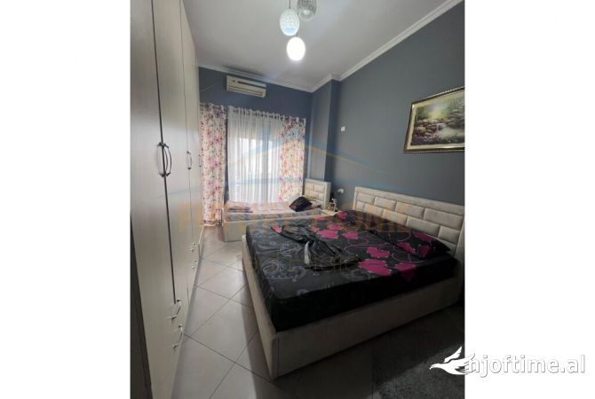 Shtepi ne shitje Apartament ne Tirane, 2+1, Mobilimi E mobiluar, Pagesa 155,000  Euro.