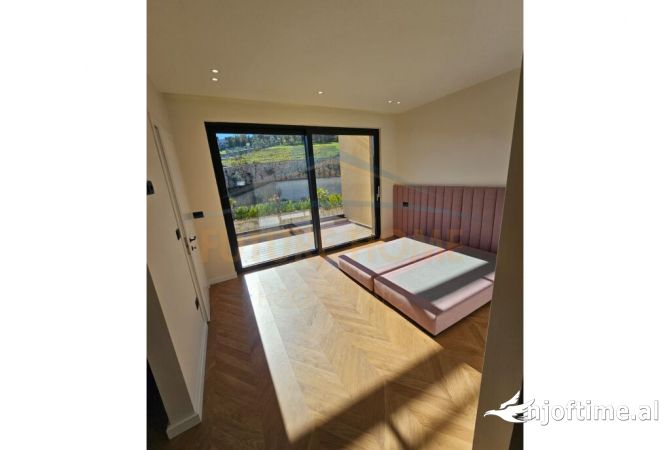 Luxury villas for sale in Tirana 4+1, In Part