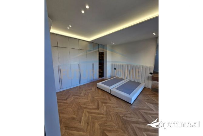 Luxury villas for sale in Tirana 4+1, In Part