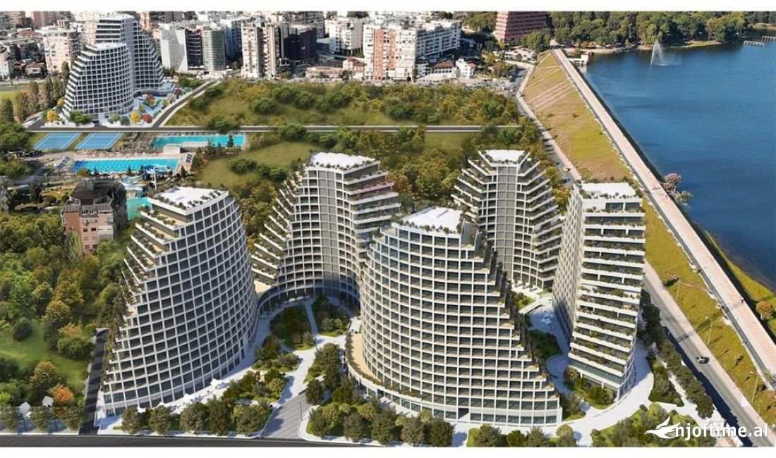 Shitet Dyqan te Lake View.  Pozicionohet buz rruge kryesore.  Ka Fasad mbi 6 m linear dhe 5.2 m lart