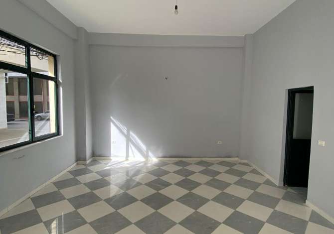 Ambiente Commerciale in Vendita 1+1 a Durazzo - 61,000 Euro