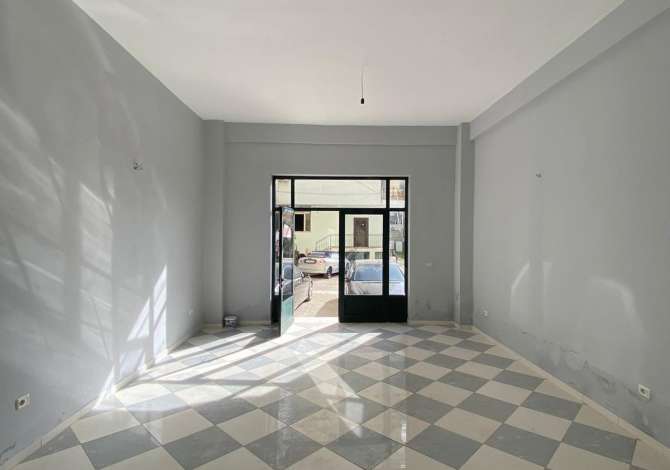 Ambiente Commerciale in Vendita 1+1 a Durazzo - 61,000 Euro