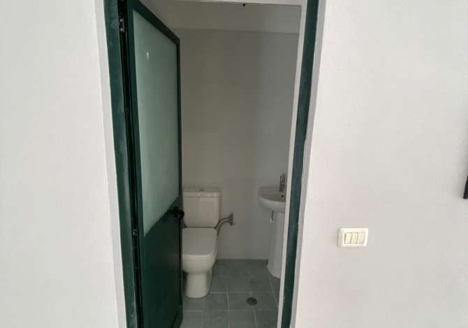 Ambiente Commerciale in Vendita 1+1 a Durazzo - 61,000 Euro