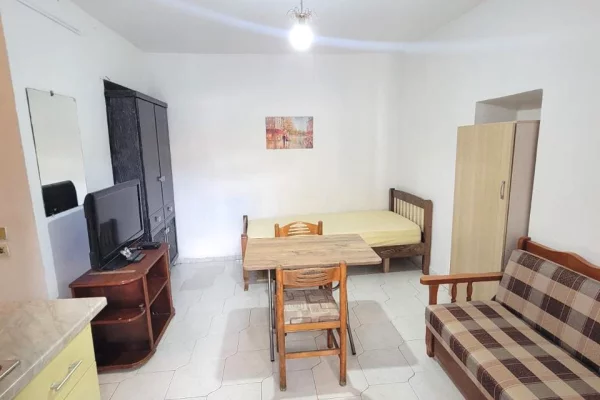 Garsoniere me qira ne Xhamllik. 280 mije leke