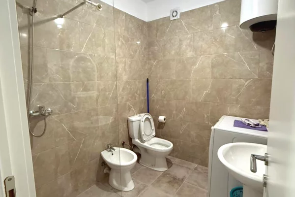 Appartamento in affitto a Tirana 2+1, Arredato