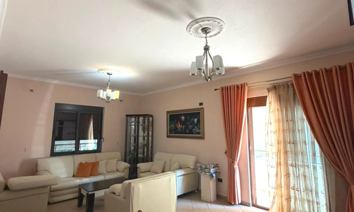 Shtepi me qera Shtepi Private ne Tirane, 2+1, Mobilimi E mobiluar, Pagesa 50,000  Leke.