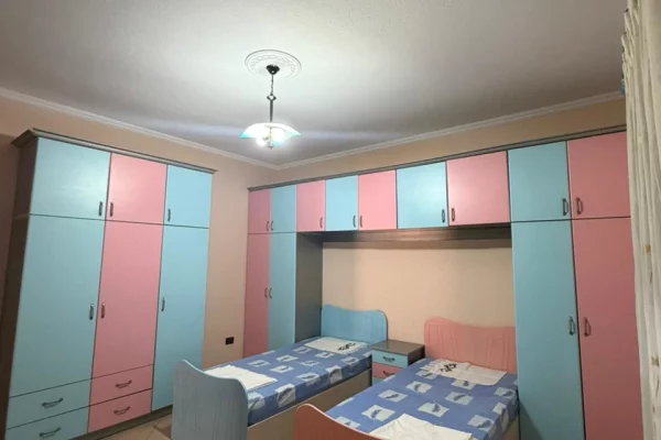 Shtepi me qera Shtepi Private ne Tirane, 2+1, Mobilimi E mobiluar, Pagesa 50,000  Leke.