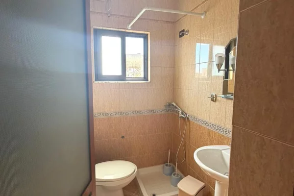 Shtepi me qera Shtepi Private ne Tirane, 2+1, Mobilimi E mobiluar, Pagesa 50,000  Leke.