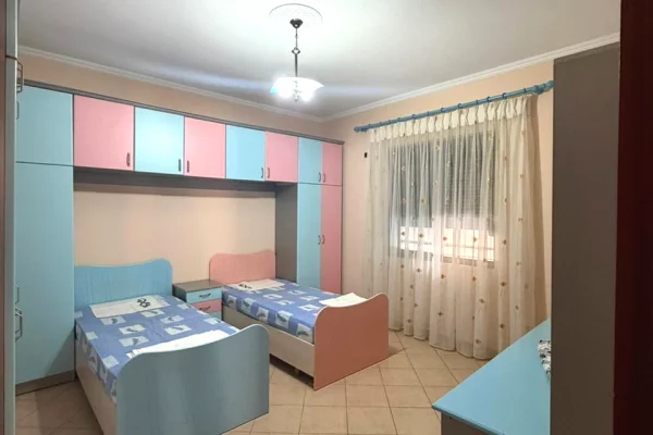 Shtepi me qera Shtepi Private ne Tirane, 2+1, Mobilimi E mobiluar, Pagesa 50,000  Leke.