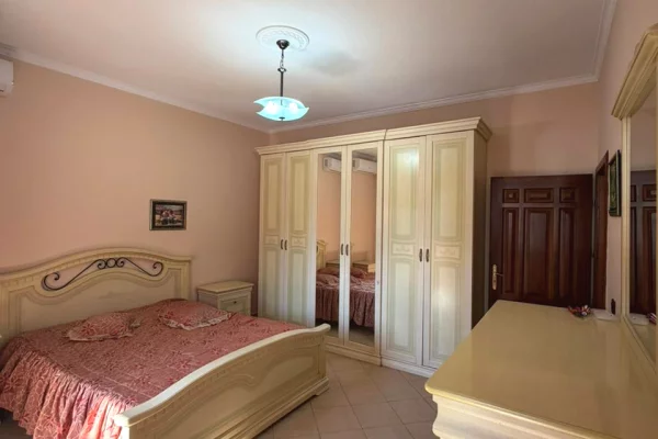 Shtepi me qera Shtepi Private ne Tirane, 2+1, Mobilimi E mobiluar, Pagesa 50,000  Leke.