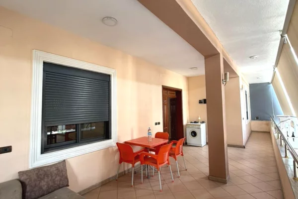 Shtepi me qera Shtepi Private ne Tirane, 2+1, Mobilimi E mobiluar, Pagesa 50,000  Leke.