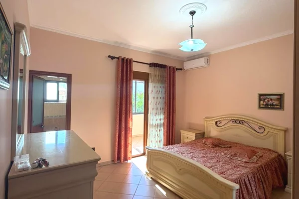 Shtepi me qera Shtepi Private ne Tirane, 2+1, Mobilimi E mobiluar, Pagesa 50,000  Leke.