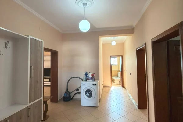 Shtepi me qera Shtepi Private ne Tirane, 2+1, Mobilimi E mobiluar, Pagesa 50,000  Leke.
