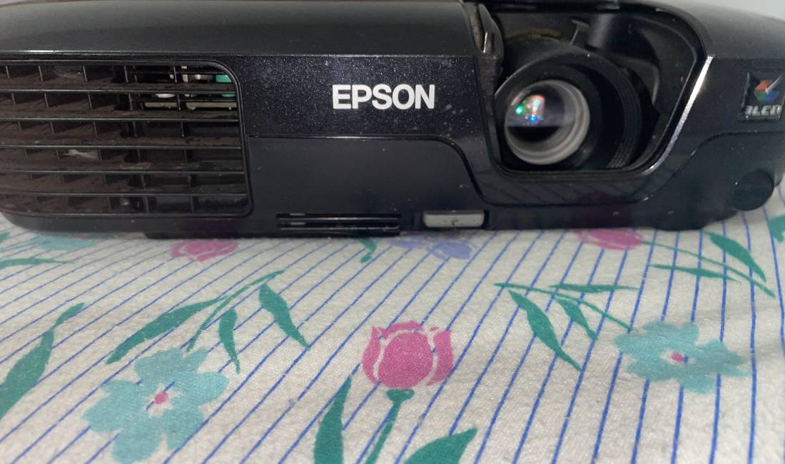 Shitet projektor Epson.(cmim i arsyeshem)