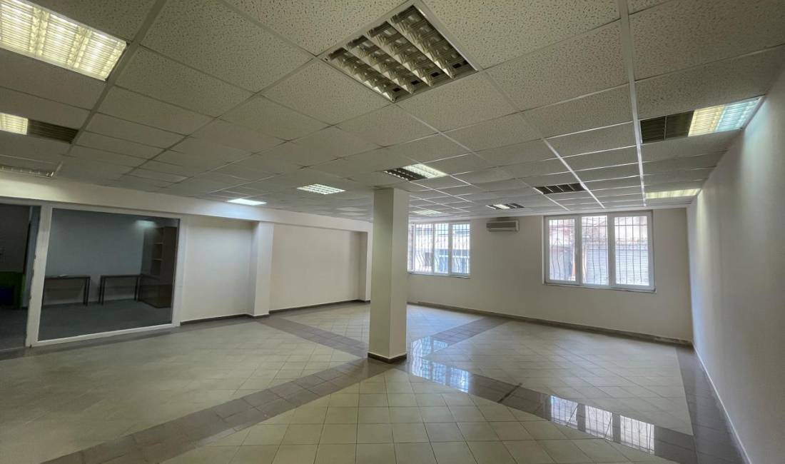 Ambient zyre per qira 50.000 ALL Rruga e Elbasanit/Asim Vokshi