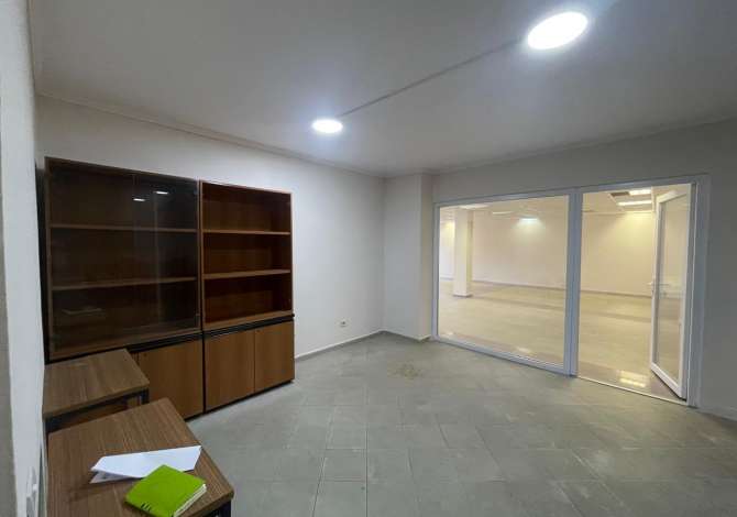 Ambient zyre per qira 50.000 ALL Rruga e Elbasanit/Asim Vokshi