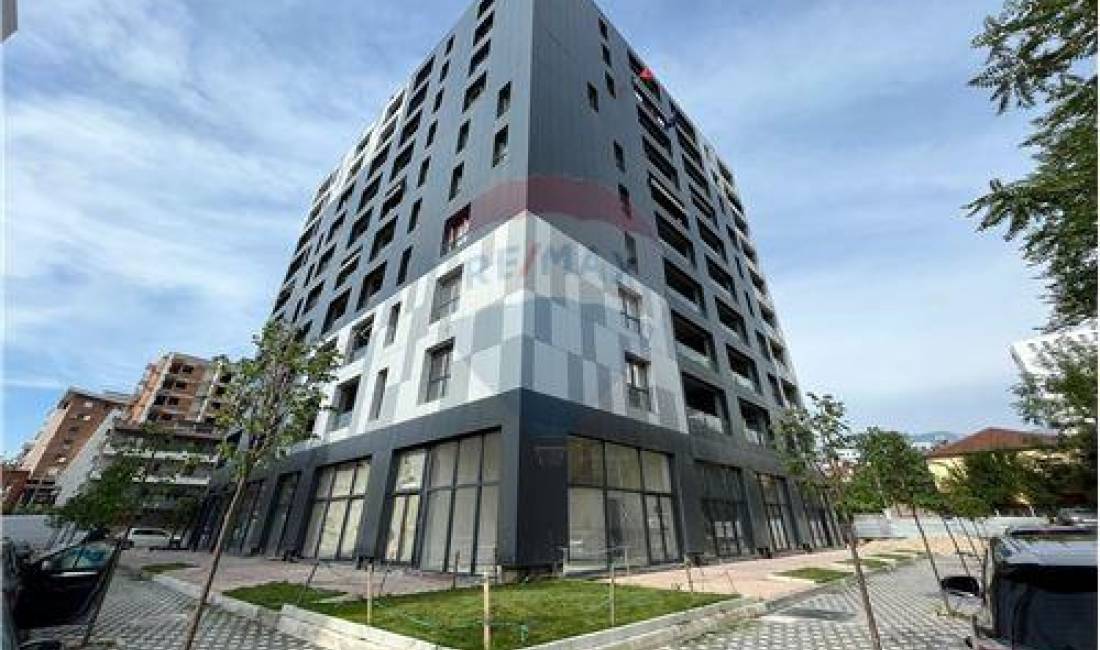 Njesi Komerciale Ngjitur me Emerald Center!