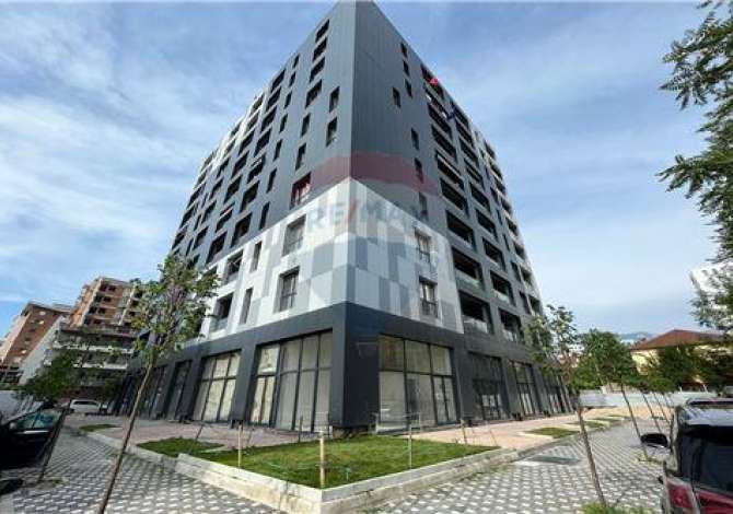 Njesi Komerciale Ngjitur me Emerald Center!