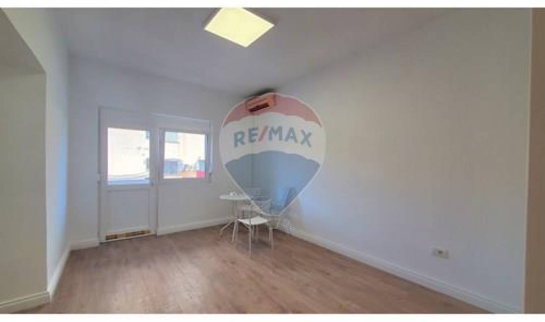 Ambient per zyra me qira ne Bllok !