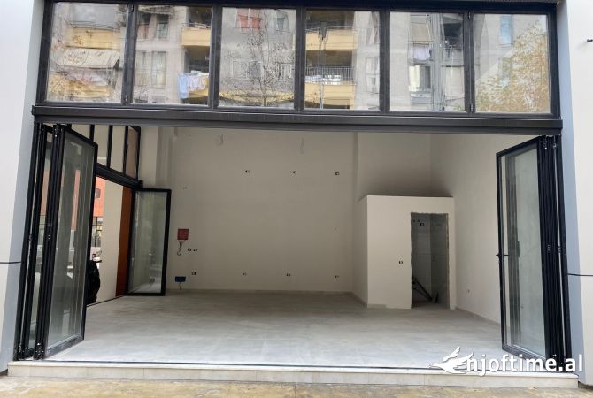Ambiente Commerciale in Affitto 1+1 a Tirana - 700 Euro