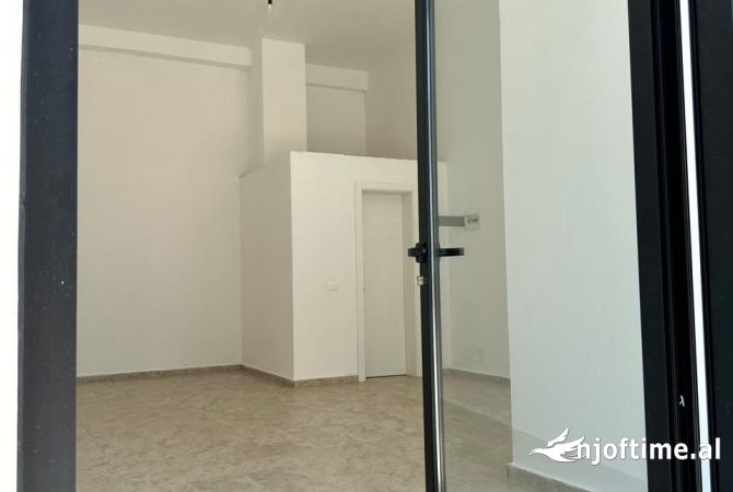 Ambiente Commerciale in Affitto 1+1 a Tirana - 500 Euro