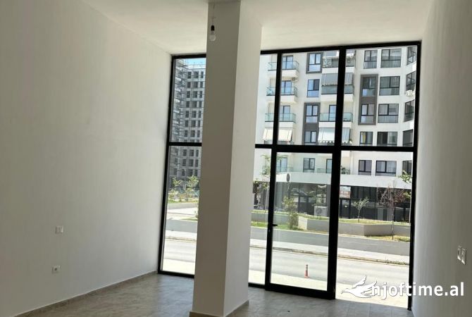 Ambiente Commerciale in Affitto 1+1 a Tirana - 500 Euro