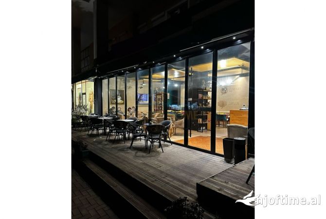 Ambiente Commerciale in Affitto 2+1 a Tirana - 1,500 Euro