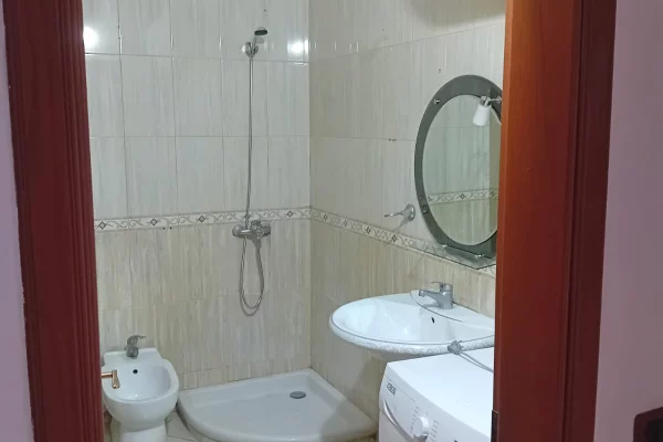 Shtepi me qera Apartament ne Tirane, 1+1, Mobilimi E mobiluar, Pagesa 45,000  Leke.