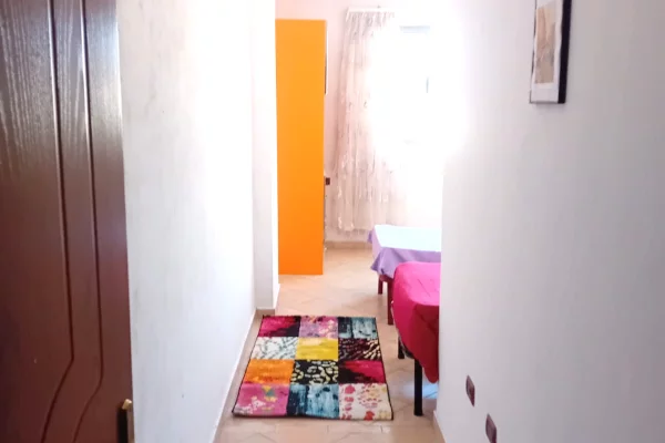 Shtepi me qera Apartament ne Tirane, 1+1, Mobilimi E mobiluar, Pagesa 40,000  Leke.