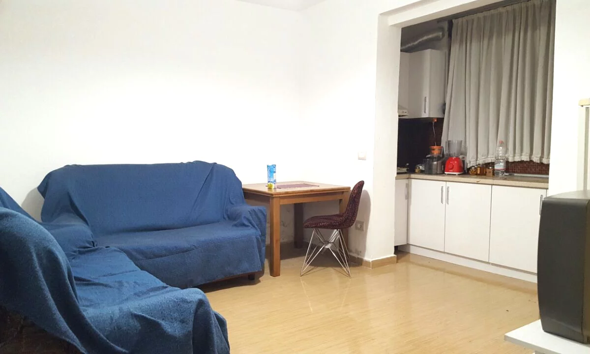 Shtepi me qera Apartament ne Tirane, 1+1, Mobilimi E mobiluar, Pagesa 25,000  Leke.