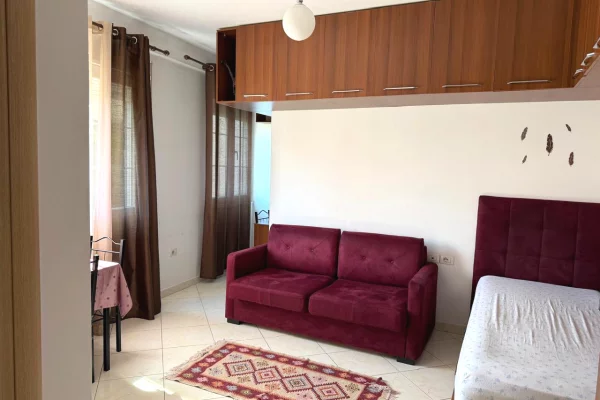 Shtepi me qera Apartament ne Tirane, Garsoniere, Mobilimi E mobiluar, Pagesa 35,000  Leke.