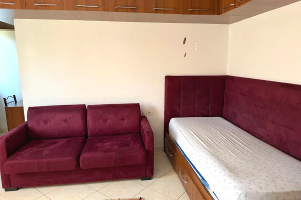 Shtepi me qera Apartament ne Tirane, Garsoniere, Mobilimi E mobiluar, Pagesa 35,000  Leke.