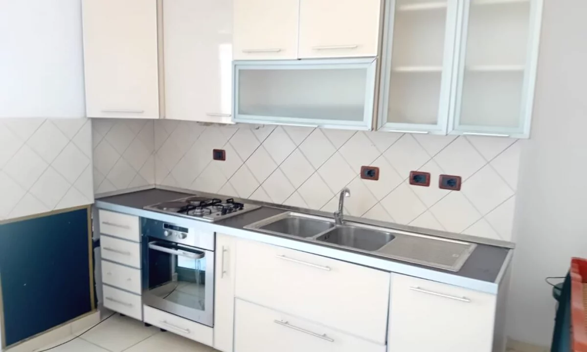 Shtepi me qera Apartament ne Tirane, 1+1, Mobilimi E mobiluar, Pagesa 32,000  Leke.