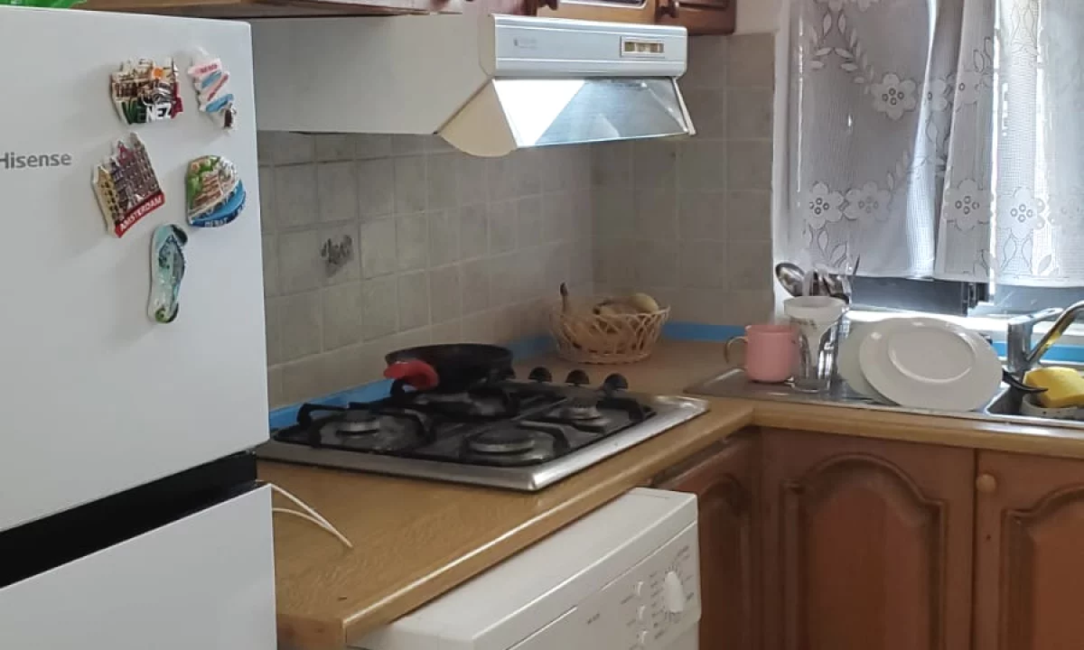 Shtepi me qera Apartament ne Tirane, Garsoniere, Mobilimi E mobiluar, Pagesa 28,000  Leke.