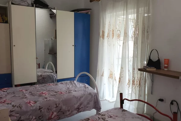 Shtepi me qera Apartament ne Tirane, Garsoniere, Mobilimi E mobiluar, Pagesa 28,000  Leke.