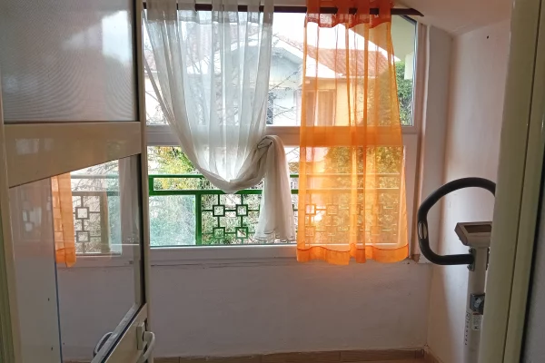 Shtepi me qera Apartament ne Tirane, Garsoniere, Mobilimi E mobiluar, Pagesa 30,000  Leke.