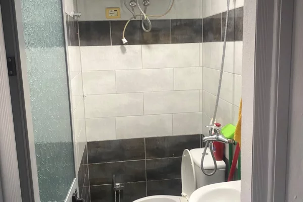 Shtepi me qera Apartament ne Tirane, Garsoniere, Mobilimi E mobiluar, Pagesa 27,000  Leke.