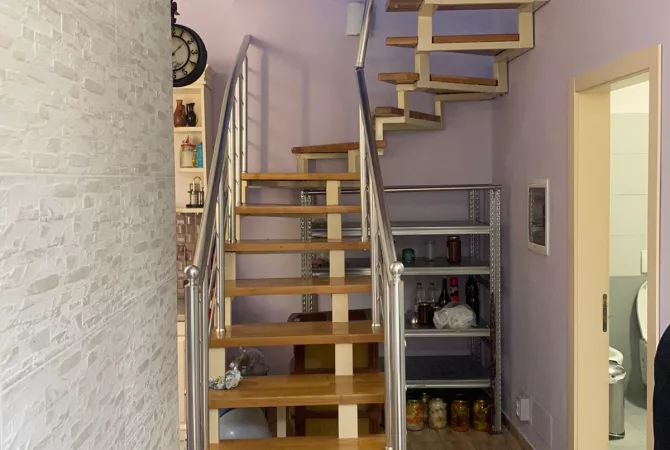 Shtepi ne shitje Apartament ne Tirane, 7+1, Mobilimi E mobiluar, Pagesa 350,000  Euro.